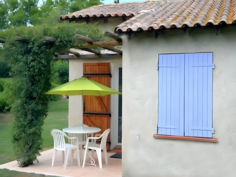 Family-oriented vacation home with garden, pool & BBQ | Garden view | Pets are welcome — photo 3