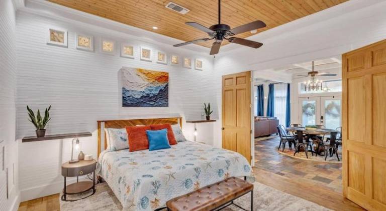 Bare Feet Beach House Close to beach dog friendly — photo 2