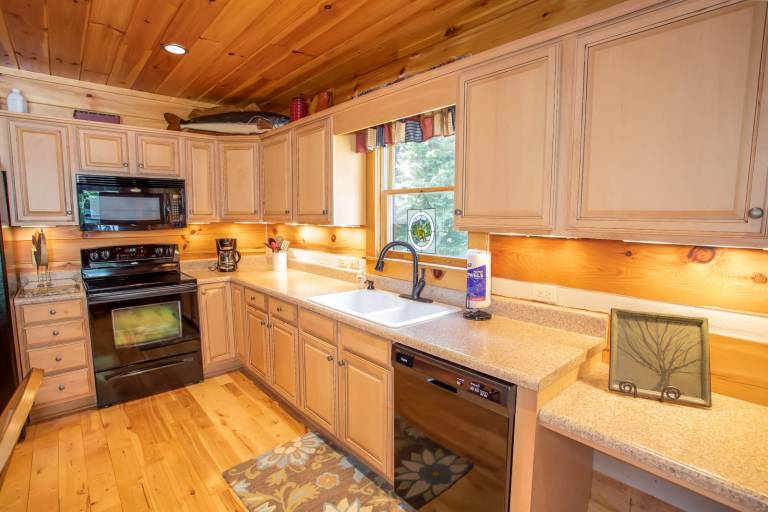 Log Cabin with Hot Tub & Views — photo 5