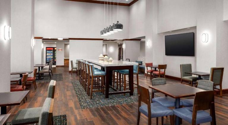 Hampton Inn & Suites Lake Mary at Colonial TownPark — photo 3
