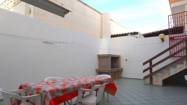 Family-friendly holiday apartment with BBQ & garden | Garden view | Pets allowed — photo 3