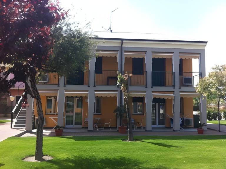 Serviced apartment with garden, terrace & pool in Alassio