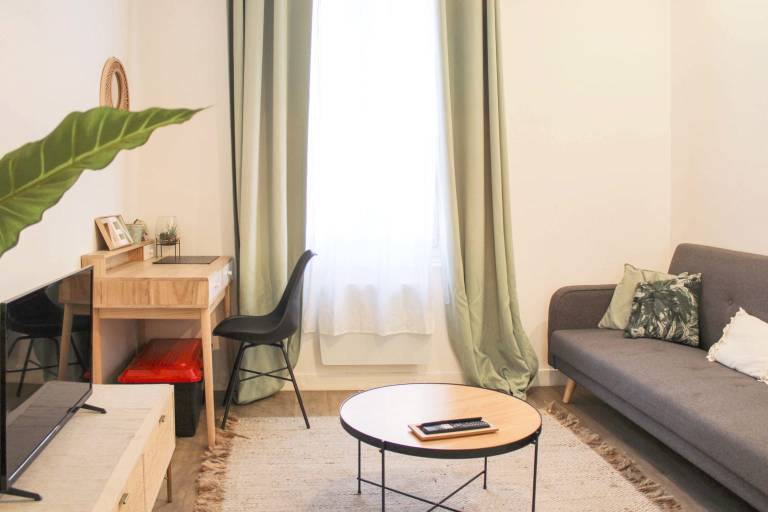 Apartment for 2 near the canal Saint Denis