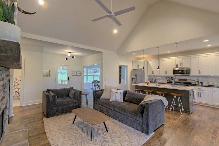 House  Hiawassee