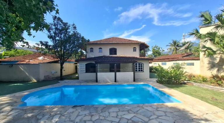 House with pool in Ilhabela