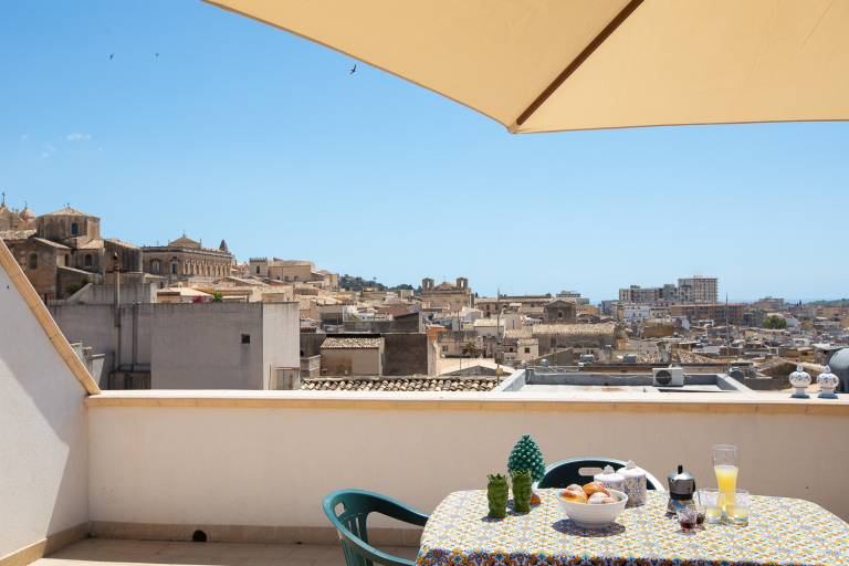 Apartment with terrace — photo 2