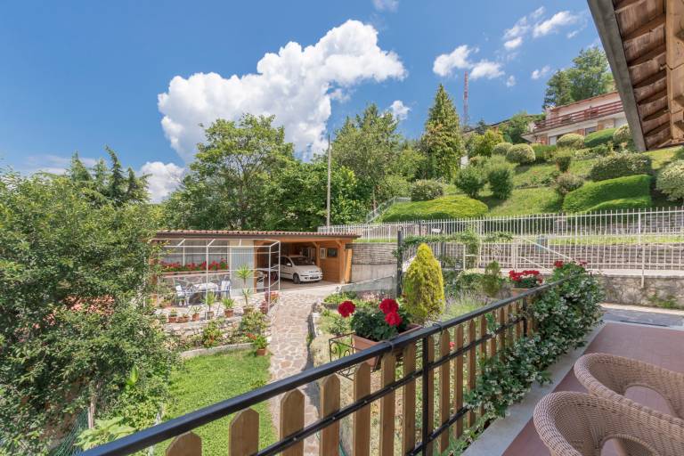 Apartment with grill & patio | Mountain view — photo 3