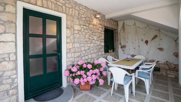 Holiday apartment with barbecue, garden & terrace — photo 3