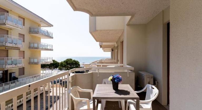 Beautiful holiday apartment with patio & pool | Beach nearby | Pets are welcome — photo 4