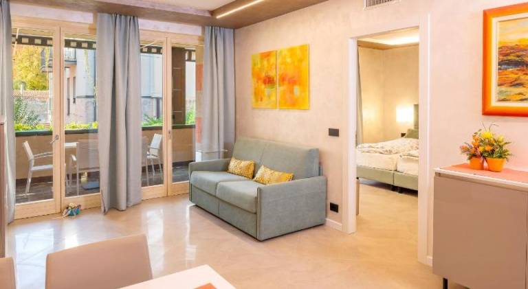 Serviced apartment with patio | Perfect for remote work — photo 2