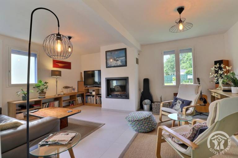 Gite with terrace, yard & pool — photo 3