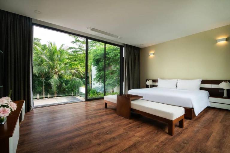 Rental apartment with pool, yard & hot tub | Near Bến Thành Market | Water view — photo 2