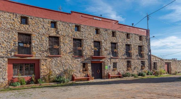 CASA RURAL VICENTA 1750 Alojamiento rural, capacidad hasta 30 personas in Teruel