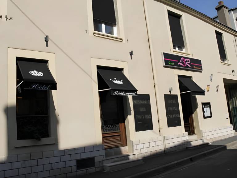 Logis Hotels Restaurant Les 3 Rois in Issoudun