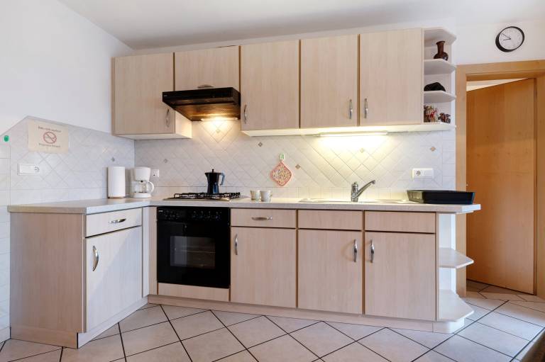 Holiday apartment with patio & yard | City view — photo 3