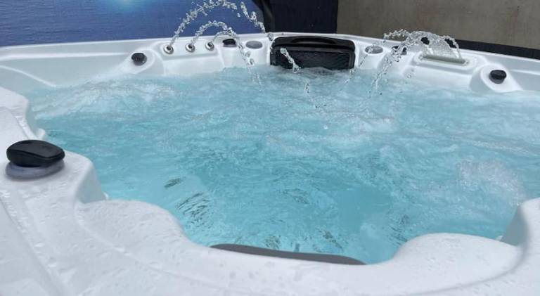Vacation home with jacuzzi | Pet-friendly in Paignton