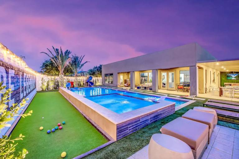 Vacation home with private pool — photo 3