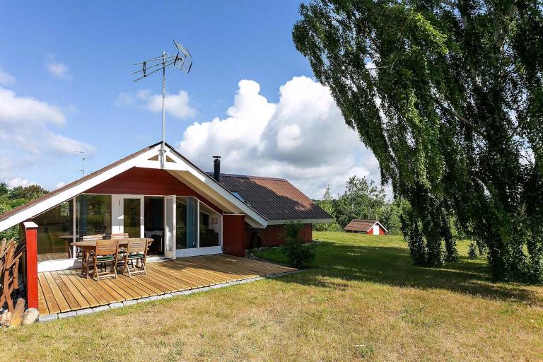 Lovely summer house in a town-close location in Ebeltoft