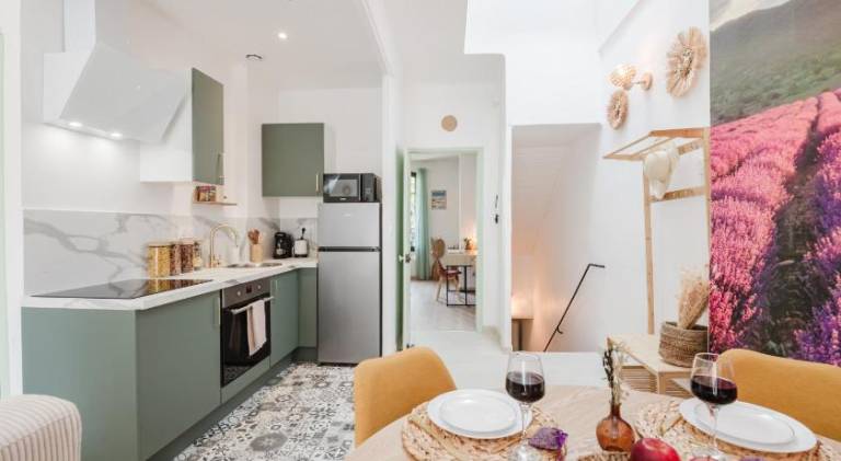 Fully equipped nice rental apartment | Next to Popes' Palace | Pet-friendly — photo 3
