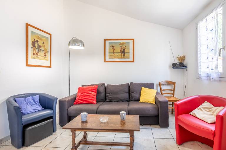 Holiday Home in Saint-Denis d'Oléron – Peaceful Haven with Enclosed Garden, Steps from the Sea — photo 3