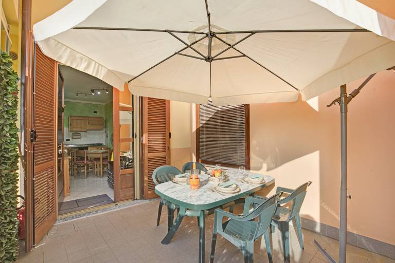 Apartment with patio, garden & pool — photo 2