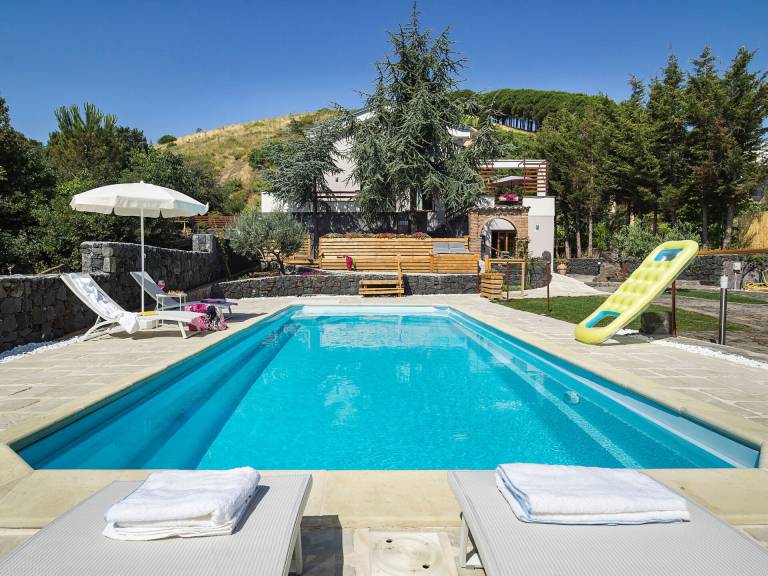 Ferienhaus in Nicolosi für max. 11 Personen Ferienhaus in Nicolosi für max. 11 Personen