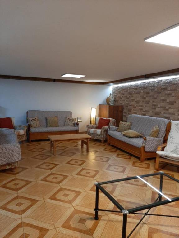 Vacation home with BBQ, patio & pool — photo 4