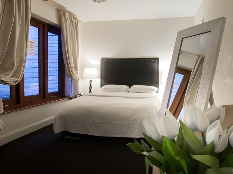 Serviced apartment | Near The Beatles Story — photo 2