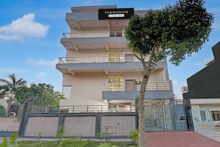 Townhouse Noida Sector 70 Formerly Palm Paradise