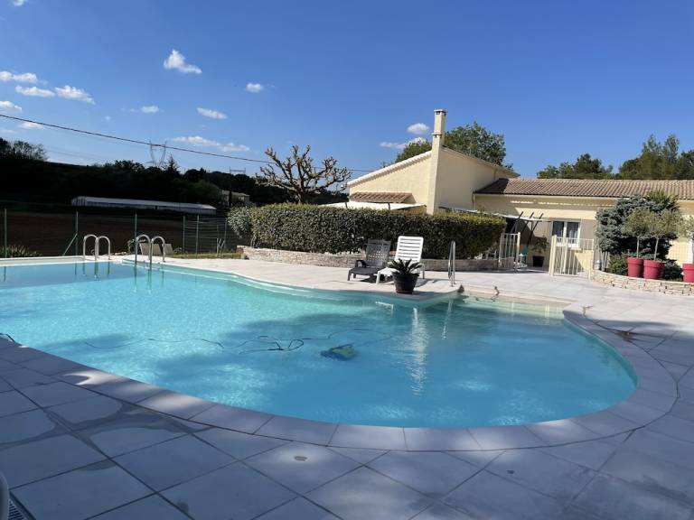 Villa Saint-Julien-de-Peyrolas
