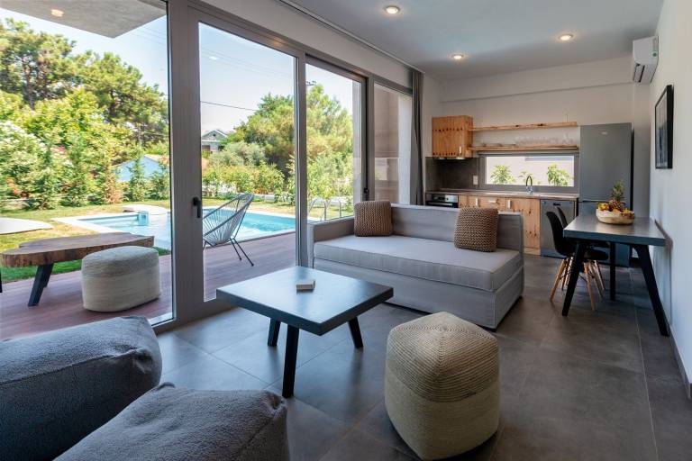 Child-friendly villa with BBQ, private pool & fast internet | Sea view | Pets allowed — photo 3