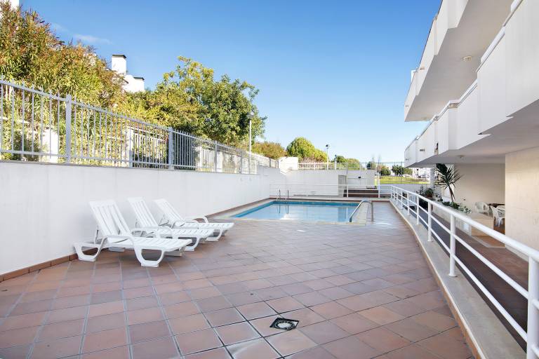 Rental apartment with pool & grill — photo 3