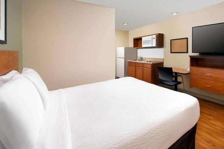 WoodSpring Suites Chicago Romeoville — photo 3