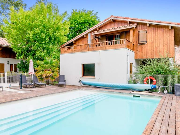 Apartment with patio & pool in Lacanau