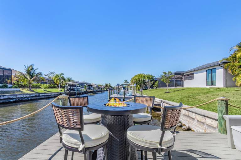 Family-friendly house with barbeque, private pool & garden | Water view | Dogs allowed — photo 2