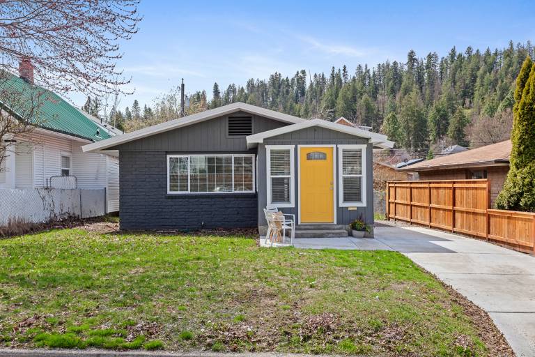 New Listing! Walk to Downtown CDA Pet-Friendly Yard Grill — photo 2