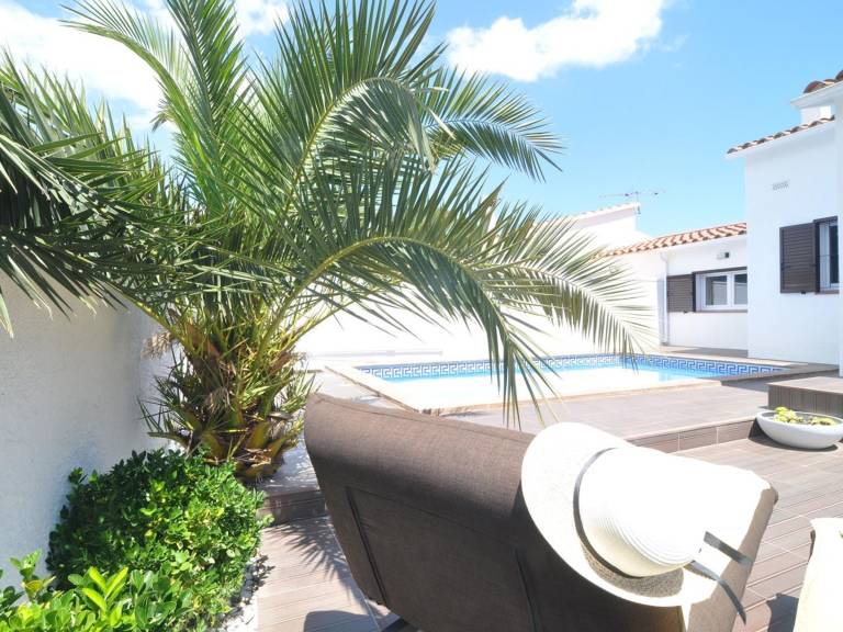 Villa with garden, private pool & BBQ — photo 5