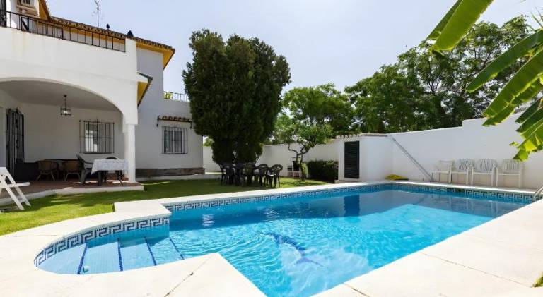 Villa with garden, private pool & terrace in Marbella