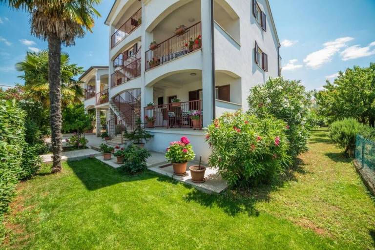 Guest house Marica 1 bedroom app with terrace A1