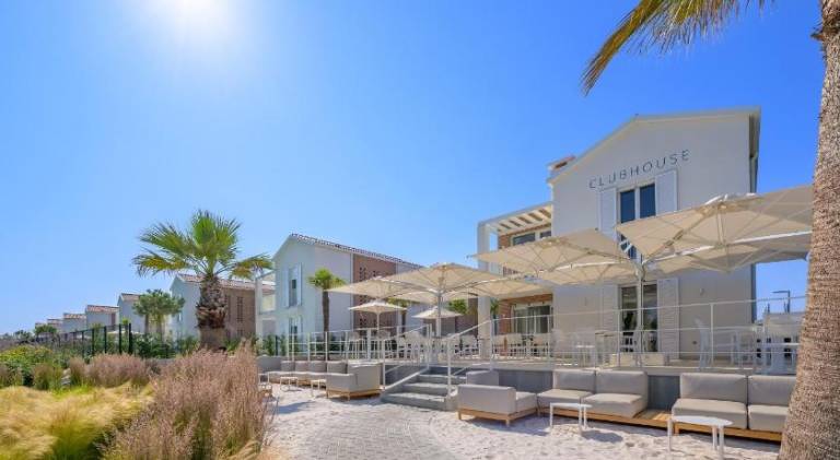 Pareus Beach Resort — photo 4