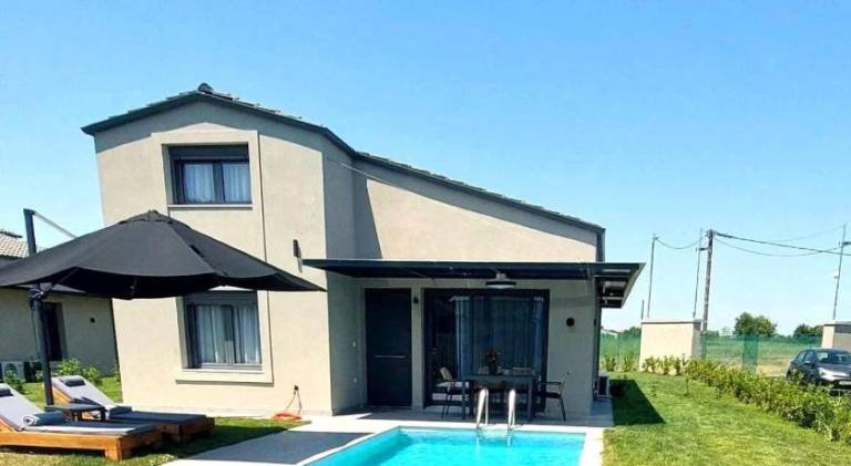 Pleasant villa with private pool, patio & yard | Close to the beach | Perfect for remote work | Dogs allowed — photo 4