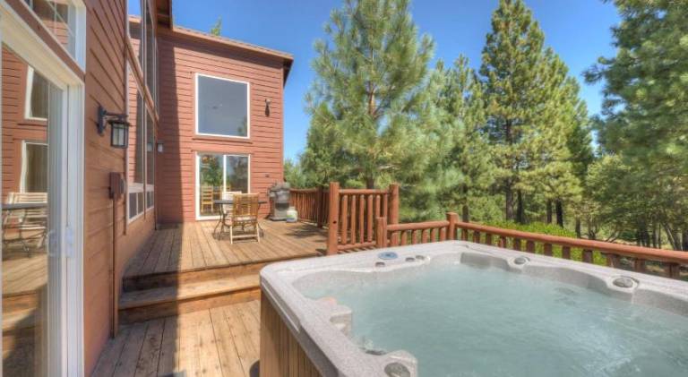 House with jacuzzi & pool — photo 4