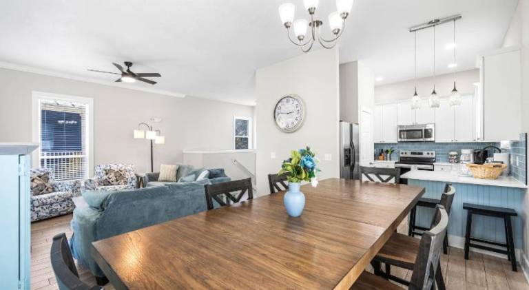 Big vacation home with pool | Pet-friendly — photo 4