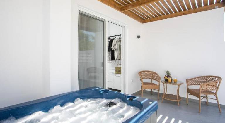 Serviced apartment with terrace, hot tub & garden in Rhodes
