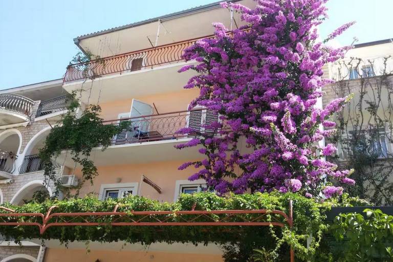 Fully equipped nice rental apartment with terrace | Beach nearby | Dogs allowed in Tucepi