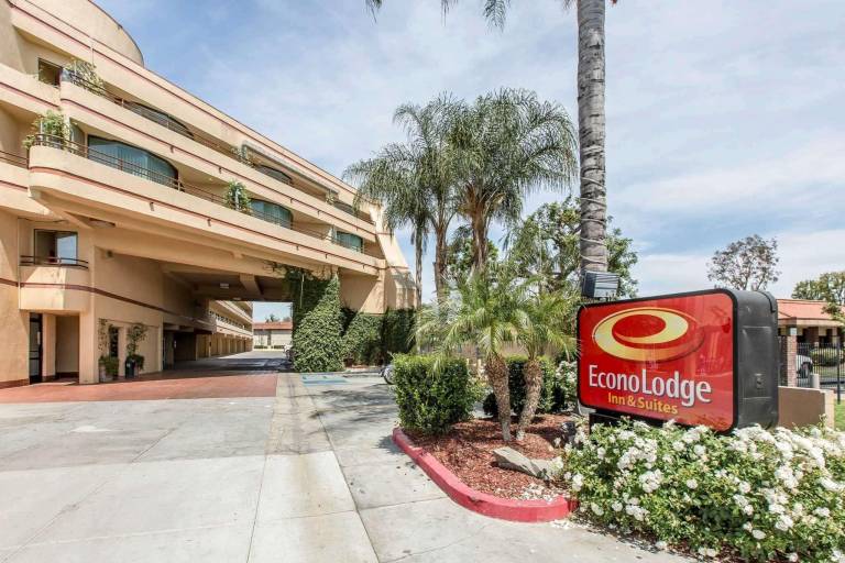 Econo Lodge Inn & Suites Riverside Corona
