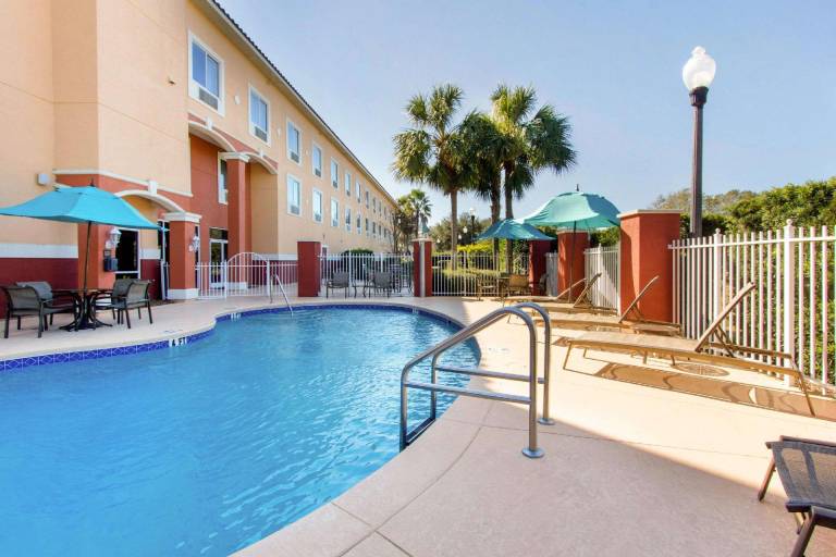 Comfort Suites Lady Lake - The Villages — photo 2