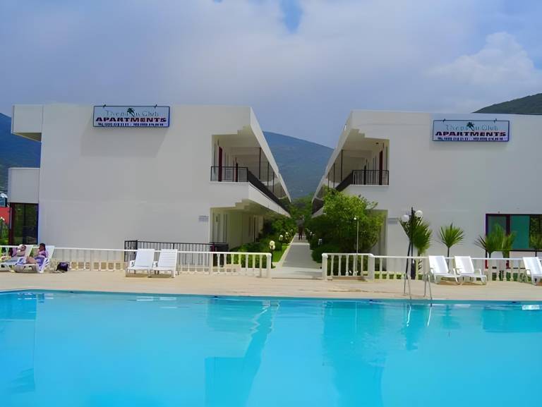 The Palm Club Apart Otel in Kusadasi