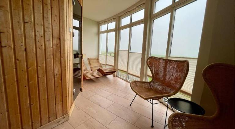 Apartment with patio, pool & garden — photo 4