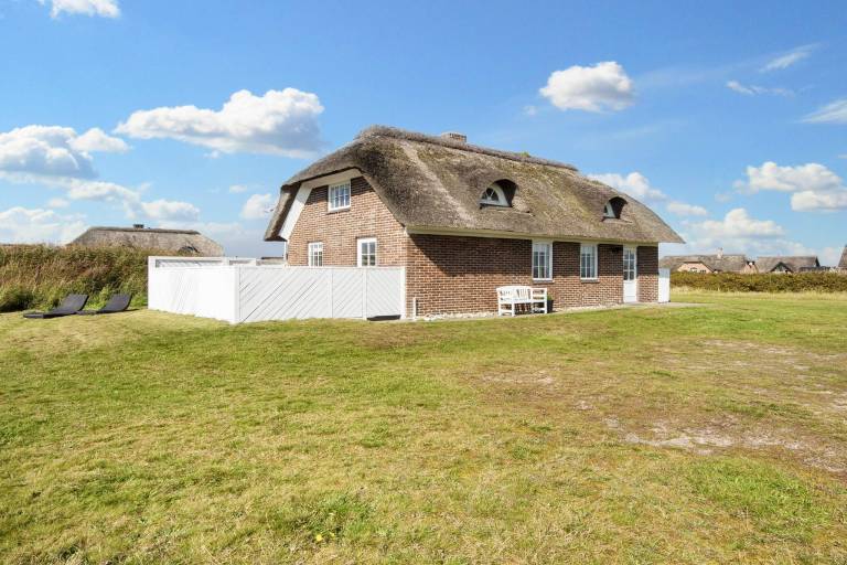 Fully equipped charming vacation home with terrace, sauna & grill | Pets allowed in Harboore